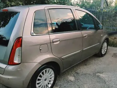 Usata Lancia Musa S 95 CV (69 kW) 2011 Lilla Monovolume