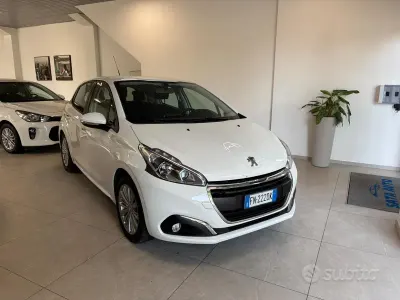Usata Peugeot 208 Allure 82 CV (60 kW) 2019 Bianco Utilitaria