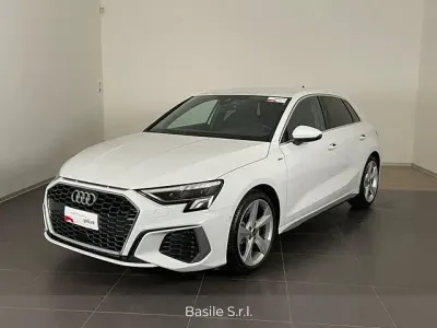 Usata Audi A3 S-Line 150 CV (110 kW) 2024 Bianco ghiaccio metallizzato Berlina