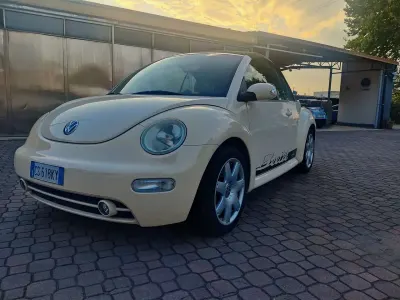 Usata VW New Beetle 101 CV (74 kW) 2005 Beige Utilitaria