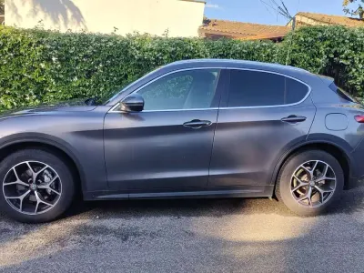 Usata Alfa Romeo Stelvio Executive 209 CV (153 kW) 2017 Grigio SUV