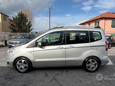 Usata Ford Tourneo Courier Titanium 95 CV (69 kW) 2016 Grigio Monovolume