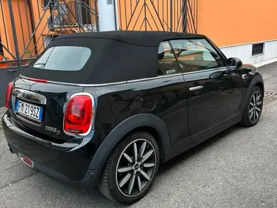 Usata Mini Cooper D Cabriolet 116 CV (85 kW) 2017 Nero Cabrio
