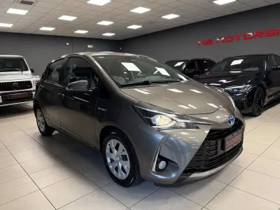 Usata Toyota Yaris Hybrid Active 75 CV (55 kW) 2018 Marrone Berlina