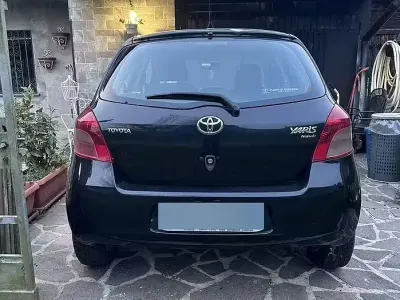 Usata Toyota Yaris 87 CV (63 kW) 2008 Nero Utilitaria