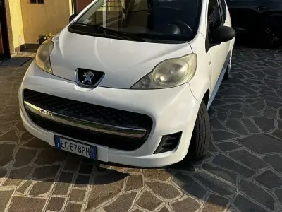 Usata Peugeot 107 Access 68 CV (50 kW) 2010 Utilitaria