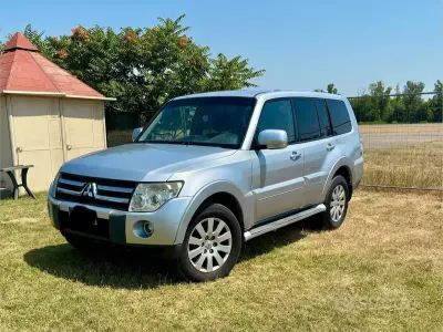 Usata Mitsubishi Pajero Instyle 170 CV (125 kW) 2007 Grigio SUV