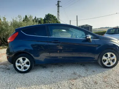 Usata Ford Fiesta 92 CV (67 kW) 2009 Bluazzurro Coupé