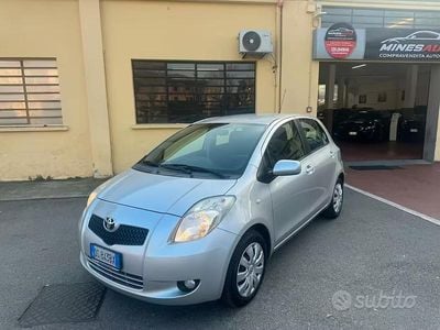 Usata Toyota Yaris 87 CV (63 kW) 2008 Grigio Utilitaria