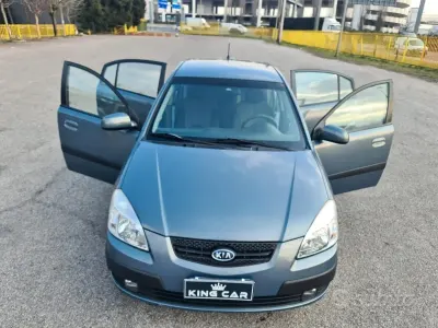 Begagnad Kia Rio EX 97 HK (71 kW) 2007 Grå Sedan