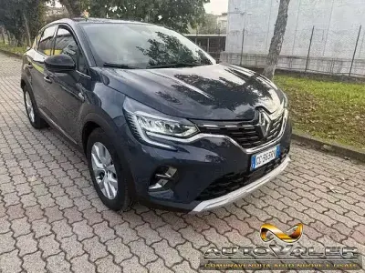 Usata Renault Captur 92 CV (67 kW) 2021 Grigio moda SUV