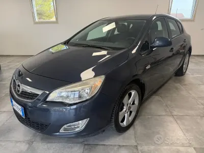 Usata Opel Astra 110 CV (80 kW) 2010 Bluazzurro Berlina