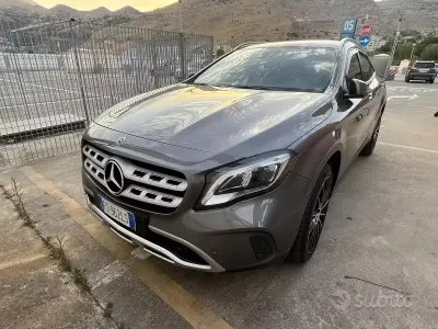 Usata Mercedes GLA200 136 CV (100 kW) 2018 Grigio SUV