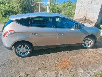 Gebraucht Lancia Delta 103 PS (75 kW) 2013 Grau Kleinwagen