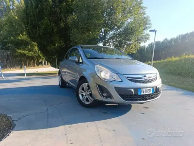 Usata Opel Corsa 75 CV (55 kW) 2012 Bluazzurro Utilitaria