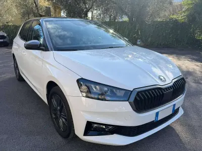 Usata Skoda Fabia Style 95 CV (69 kW) 2022 Bicolore bianco con tetto nero Utilitaria