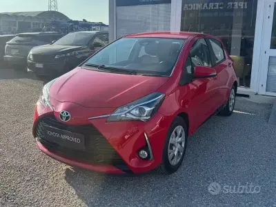 Second-hand Toyota Yaris Active 72 CP (52 kW) 2019 Roșu Berlinǎ