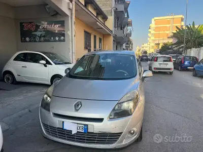 Usata Renault Scénic III Dynamique 130 CV (95 kW) 2010 Grigio Monovolume