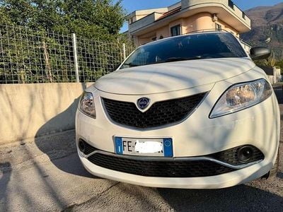 Usata Lancia Ypsilon Gold 69 CV (50 kW) 2016 Utilitaria