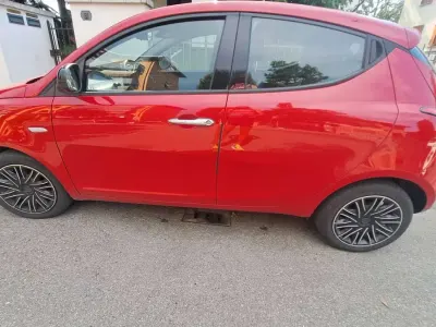Usata Lancia Ypsilon Gold 95 CV (69 kW) 2018 Rosso Utilitaria