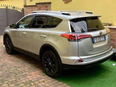 Usata Toyota RAV4 Lounge 143 CV (105 kW) 2016 Argento SUV