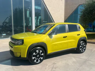 Nuova Fiat Grande Panda Icon 100 CV (73 kW) 2026 Giallo Utilitaria