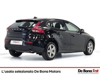 Usata Volvo V40 R-Design 120 CV (88 kW) 2018 Nero Utilitaria