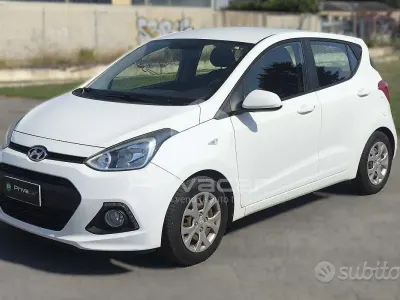 Usata Hyundai i10 66 CV (48 kW) 2016 Bianco Utilitaria