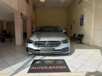 Usata Mercedes E300 Premium Plus 194 CV (142 kW) 2020 Grigio Station wagon