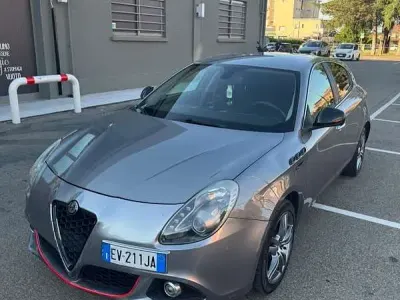 Usata Alfa Romeo Giulietta Veloce 105 CV (77 kW) 2014 Grigio Utilitaria