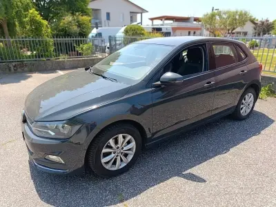 Usata VW Polo 95 CV (69 kW) 2018 Grigio Utilitaria