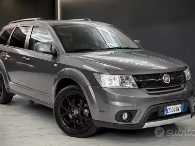 Usata Fiat Freemont 170 CV (125 kW) 2013 Grigio SUV