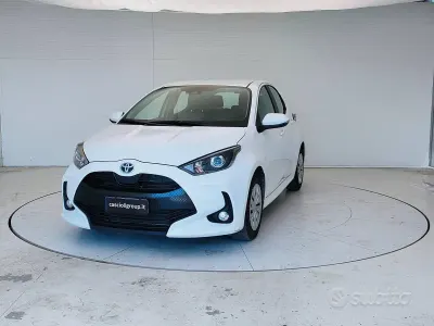 Usata Toyota Yaris Hybrid Active 92 CV (67 kW) 2023 Bianco Berlina
