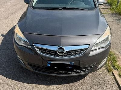 Usata Opel Astra 165 CV (121 kW) 2012 Grigio Berlina