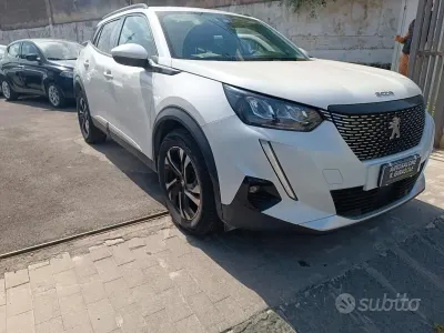 Usata Peugeot 2008 Active 101 CV (74 kW) 2021 Bianco SUV