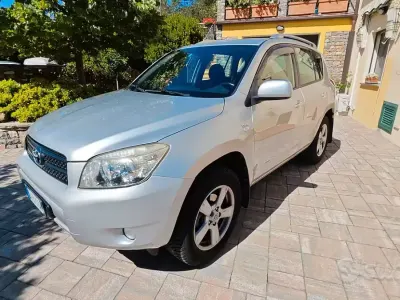 Usata Toyota RAV4 Sol 136 CV (100 kW) 2007 Grigio SUV