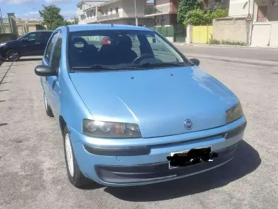Usata Fiat Punto 60 CV (44 kW) 2002 Blu/azzurro Utilitaria