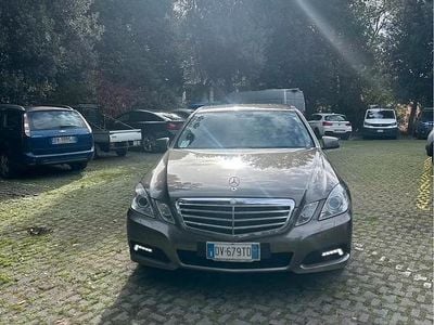 Usata Mercedes E220 170 CV (125 kW) 2009 Marrone Berlina