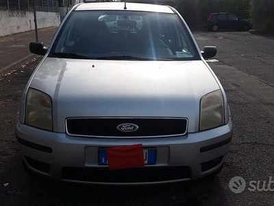Usata Ford Fusion 101 CV (74 kW) 2004 Grigio Berlina