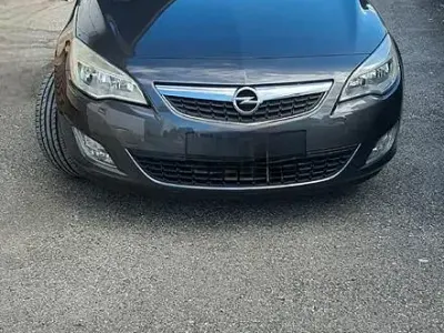 Usata Opel Astra 110 CV (80 kW) 2012 Grigio Berlina
