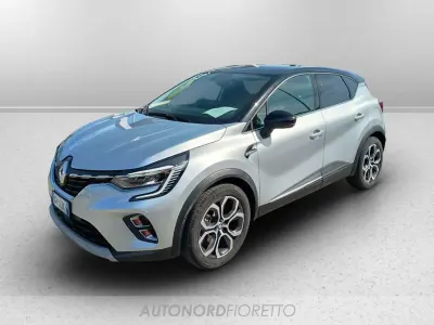 Usata Renault Captur Techno 160 CV (117 kW) 2022 Grigio SUV
