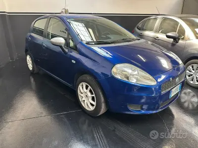Usata Fiat Grande Punto Active 65 CV (47 kW) 2007 Bluazzurro Utilitaria
