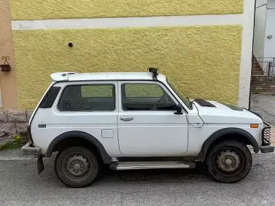 Usata Lada niva 81 CV (59 kW) 2005 Bianco SUV