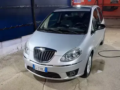 Usata Lancia Musa Gold 77 CV (56 kW) 2012 Grigio Monovolume
