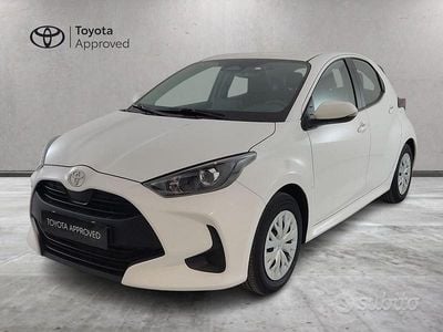 Usata Toyota Yaris Hybrid Active 92 CV (67 kW) 2025 Bianco Berlina