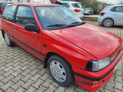 Usata Daihatsu Charade 101 CV (74 kW) 1993 Rosso Utilitaria
