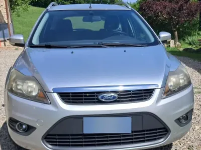 Usata Ford Focus 109 CV (80 kW) 2010 Grigio Station wagon
