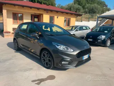 Usata Ford Fiesta ST-Line 85 CV (62 kW) 2017 Grigio Utilitaria