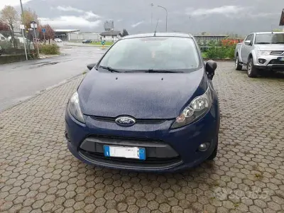 Usata Ford Fiesta 70 CV (51 kW) 2012 Bluazzurro Furgone