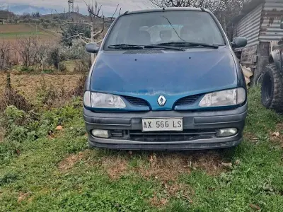 Usata Renault Scenic E-Tech 90 CV (66 kW) 1998 Blu Berlina